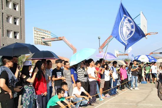 【华软三走2015体育健身月】齐心协力，节节胜利