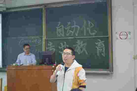 孙伟老师讲话.jpg