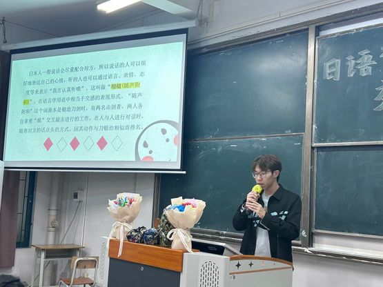 图4陈立锵同学进行发表1.jpg 图4陈立锵同学进行发表1.jpg