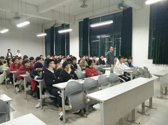 图3：同学回答问题.jpg