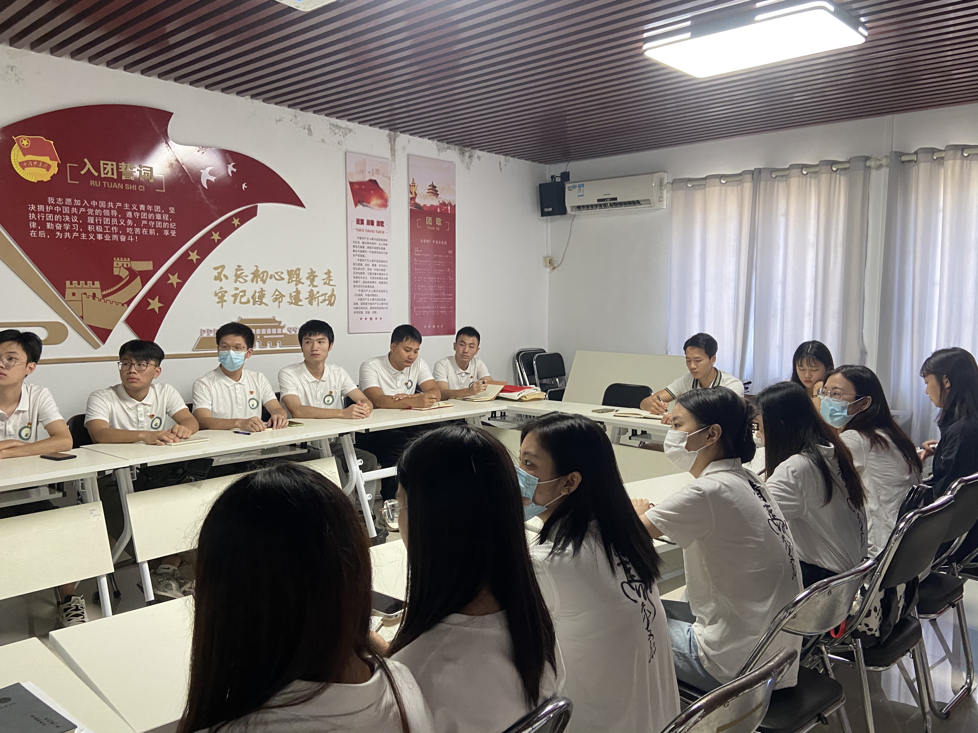 青马党支部召开九月组织生活会