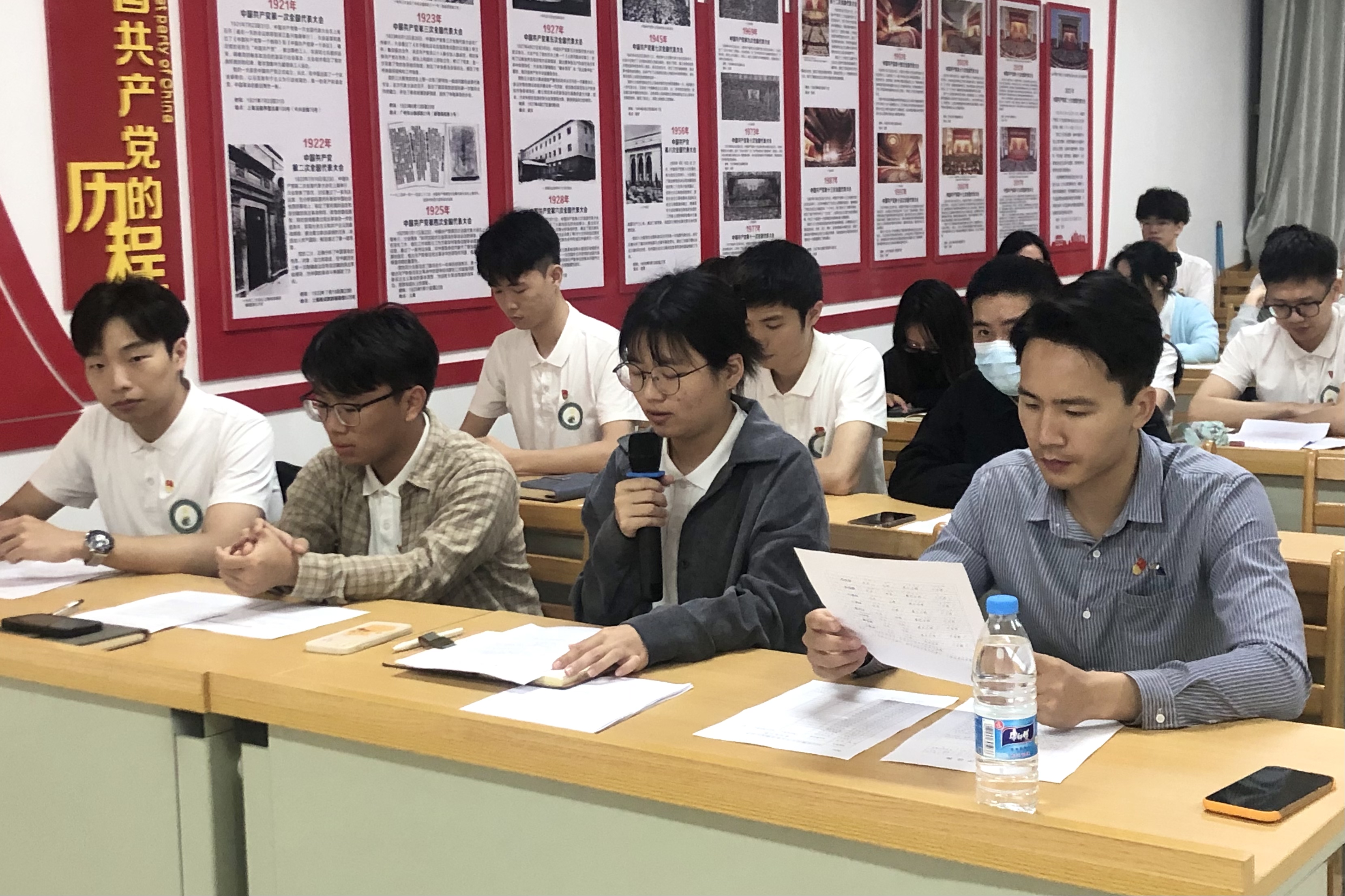 青马党支部举行党员民主评议暨三月组织生活会