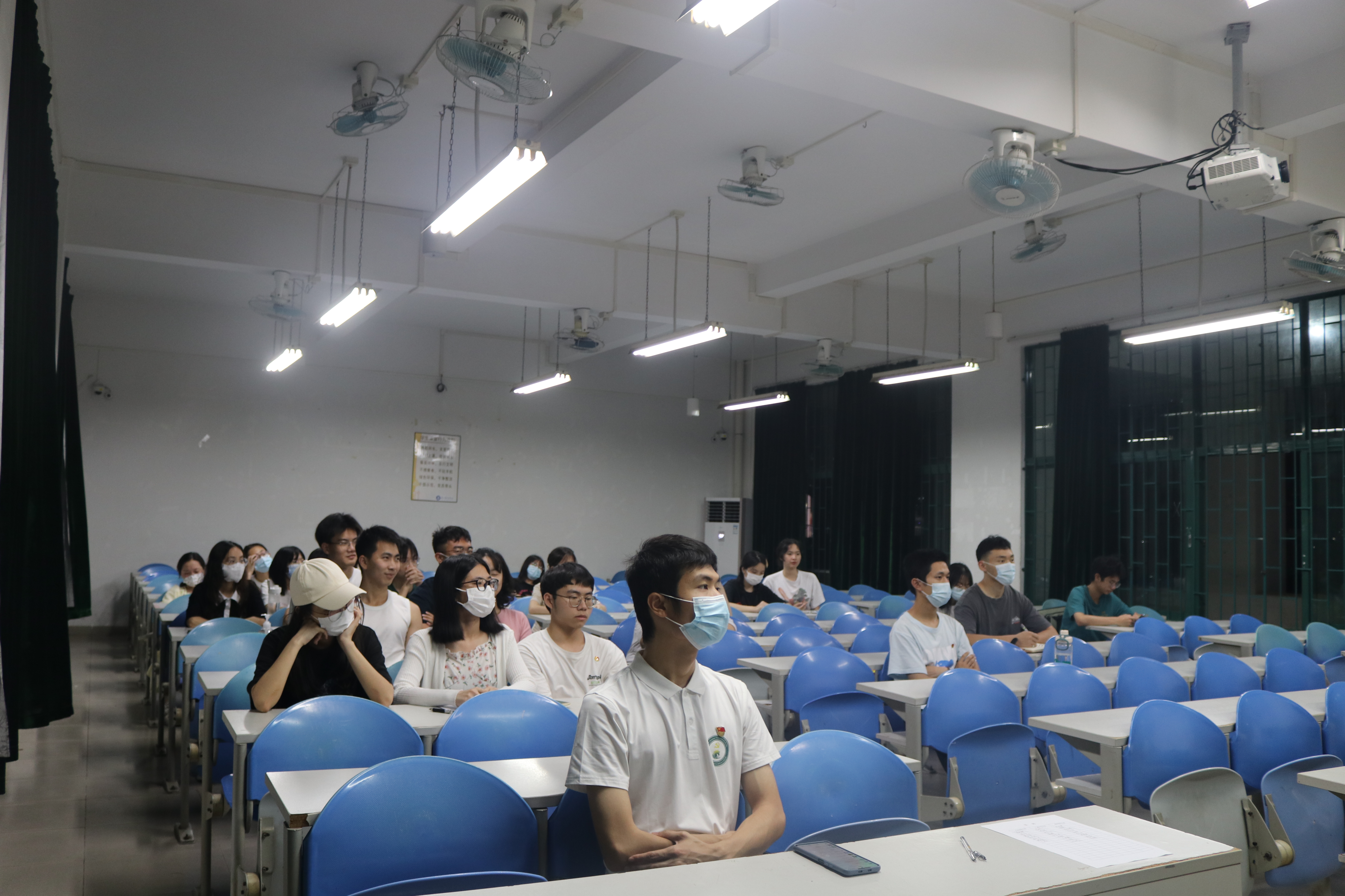 青马党支部各党小组召开四月党小组生活会