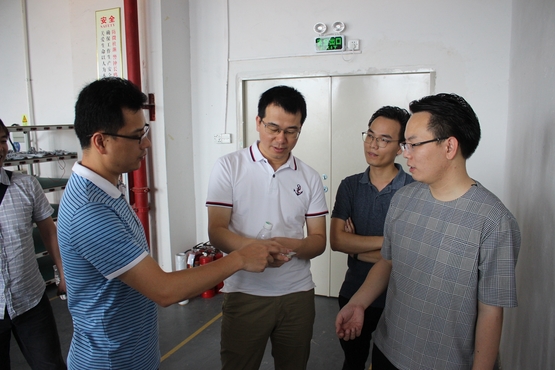 企业负责人带领老师们参观公司（4）.jpg